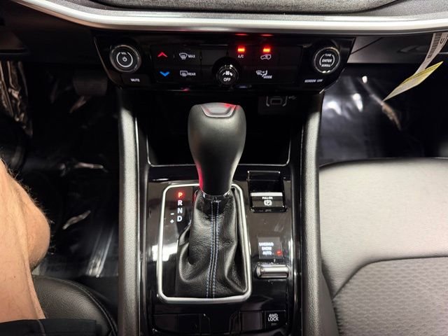 Used 2022 Velvet Jeep Latitude image 38