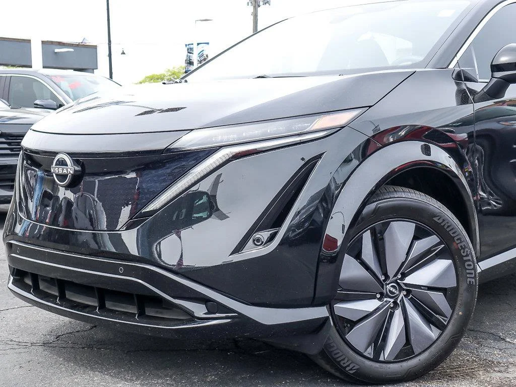 Used 2024 Black Diamond Pearl Nissan ENGAGE image 2