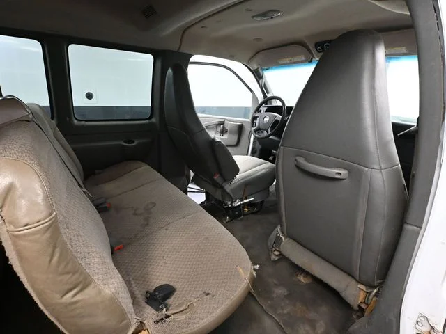 2017 Chevrolet Express Passenger LS - Photo 33