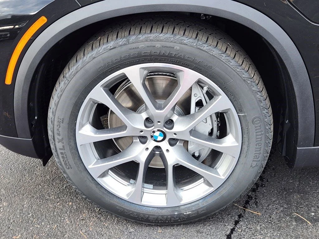 Used 2026 Black BMW xDrive50e image 7
