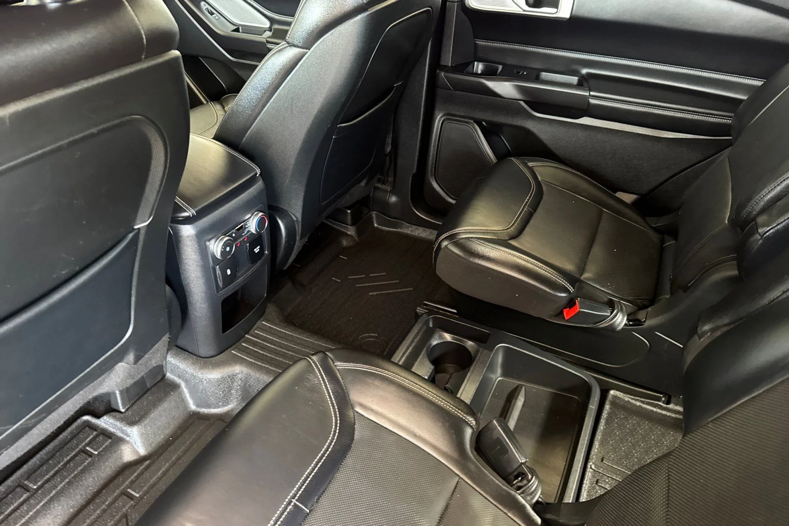 2020 Ford Explorer ST - Photo 9
