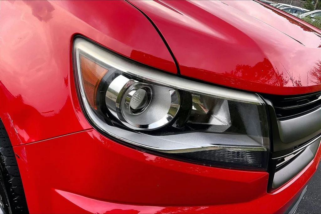 Used 2015 Red Chevrolet Z71 image 27