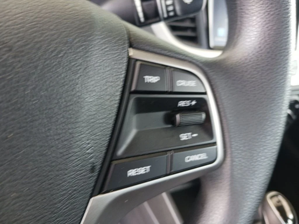 Used 2022 Silver Hyundai SEL image 31