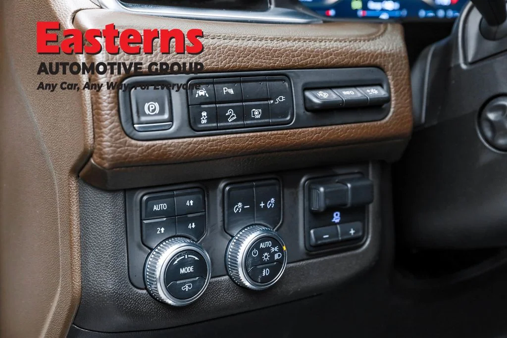 Used 2022 White GMC Denali image 21