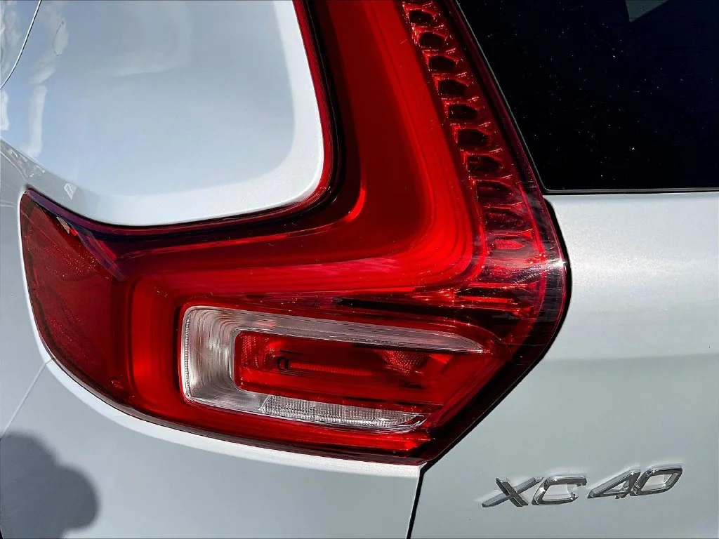 Used 2021 Crystal White Metallic Volvo R-Design image 22