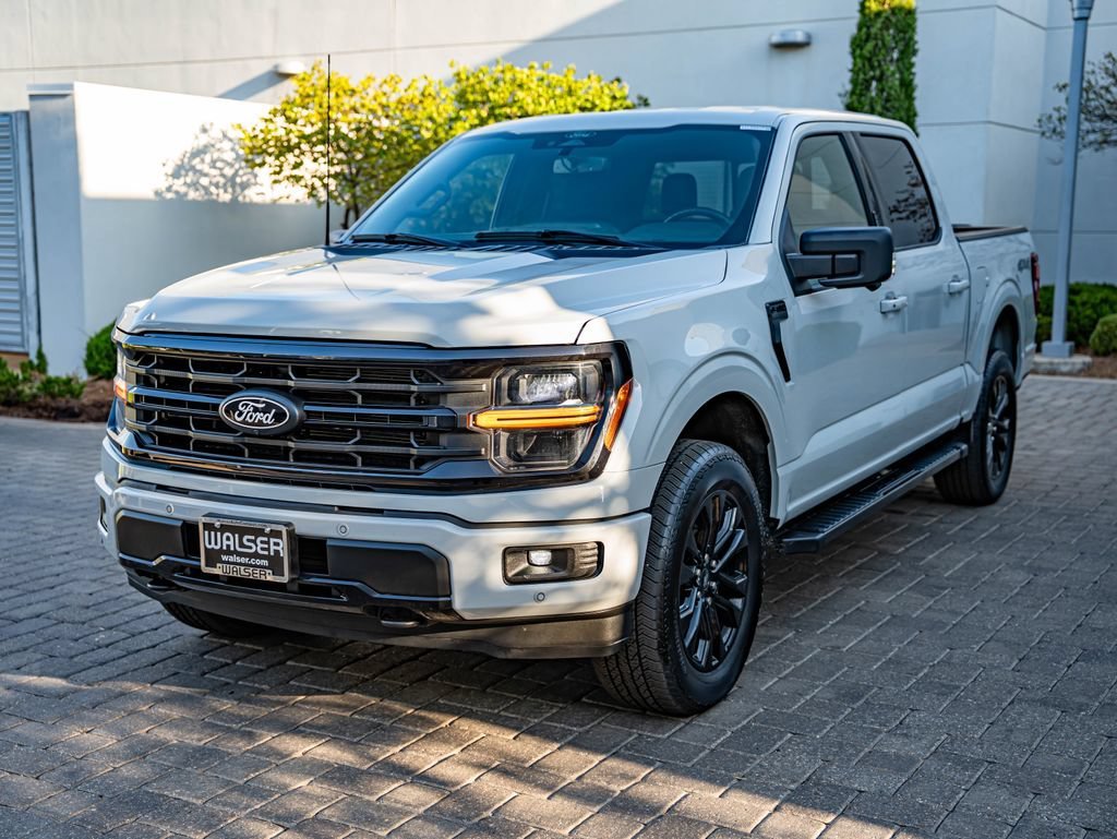 Used 2024 Avalanche Ford XLT image 1