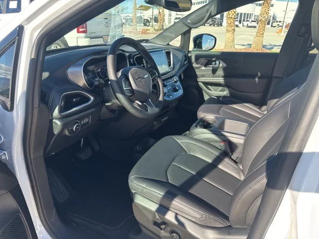2026 Chrysler Pacifica Select - Photo 20