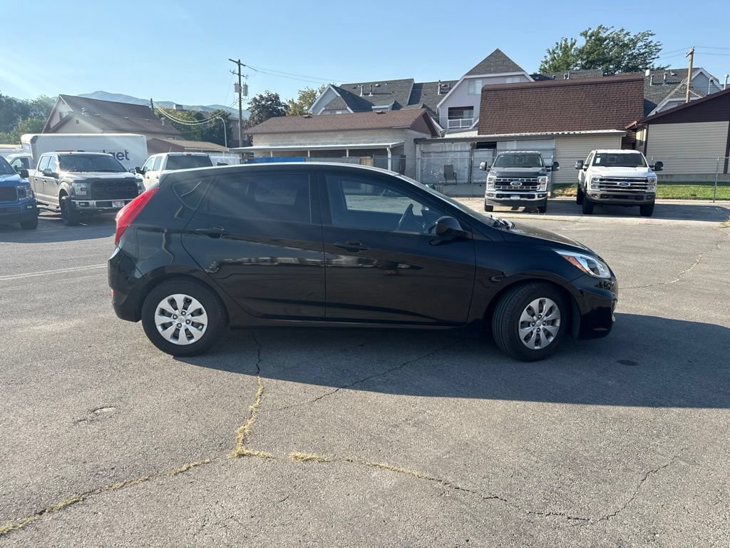 Used 2016 Ultra Black Pearl Hyundai SE image 3