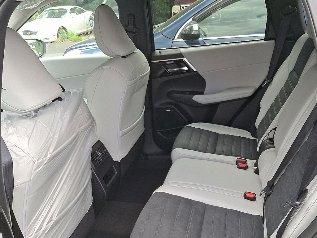 2025 Mitsubishi Outlander SE - Photo 8