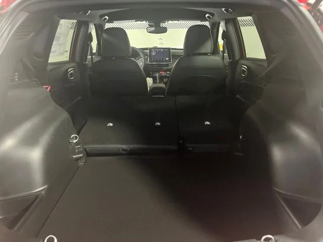 New 2026 Red Hot Pearl-Coat Exterior Paint Jeep Latitude image 39