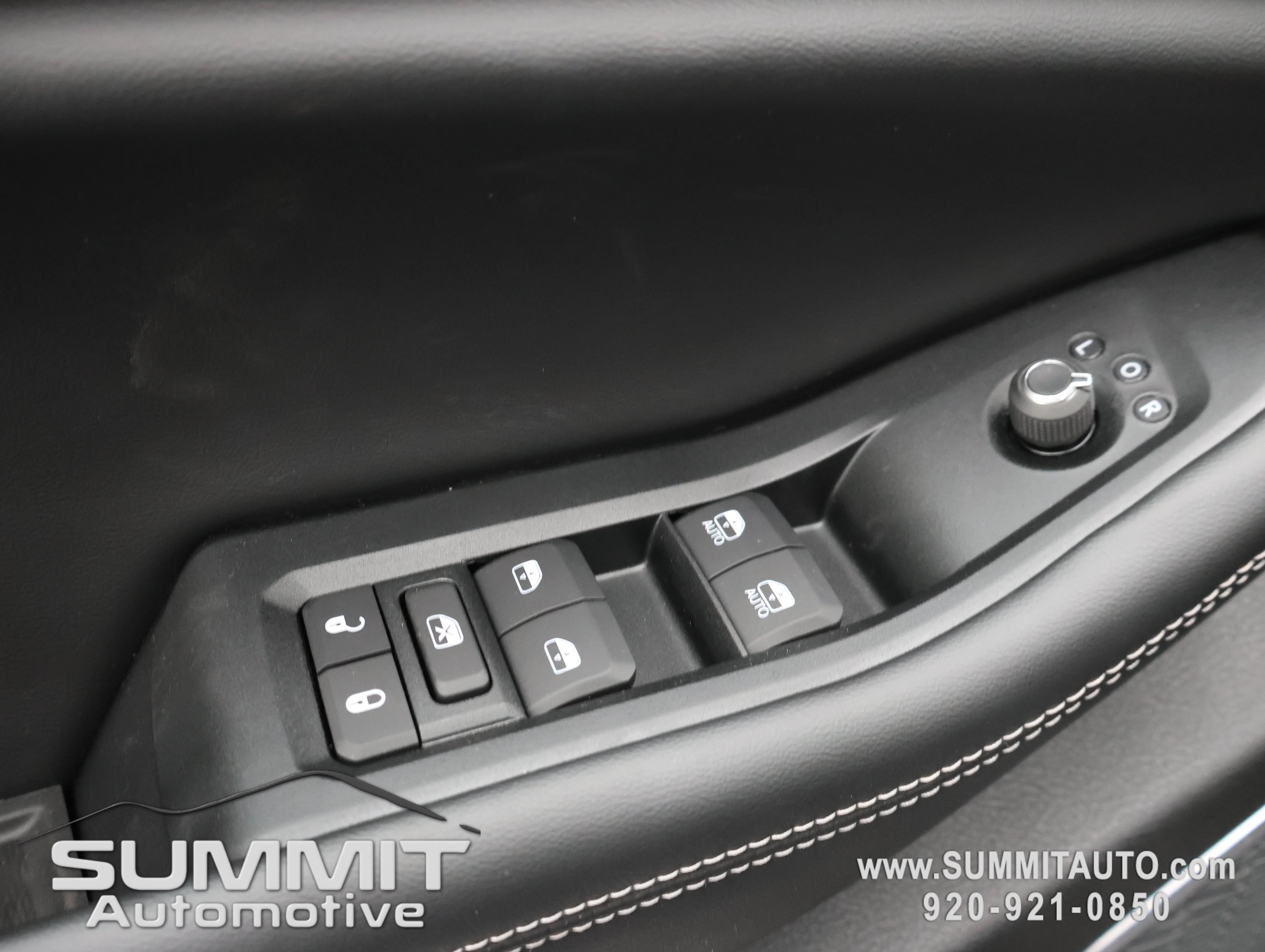 New 2026 Diamond Black Crystal Pearl-Coat Exterior Paint Jeep Limited image 47