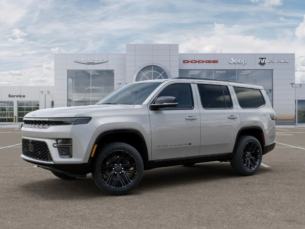New 2026 Silver-Zynith Exterior Paint Jeep Limited Reserve image 2