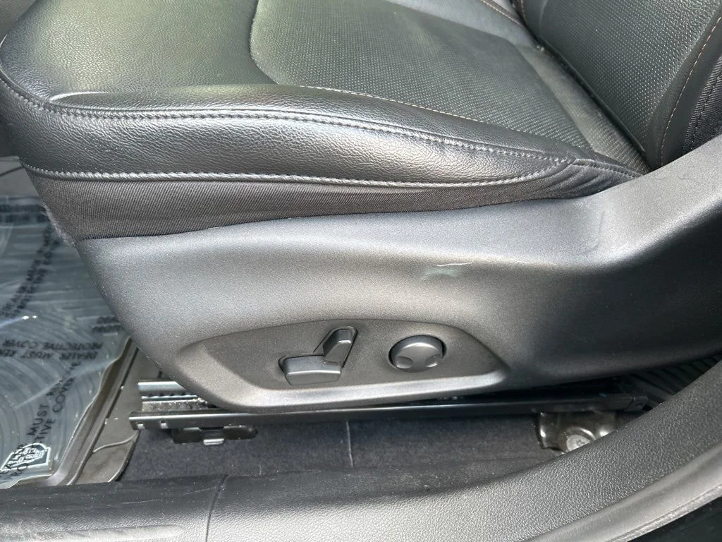 Used 2022 Black Jeep Latitude Lux image 18