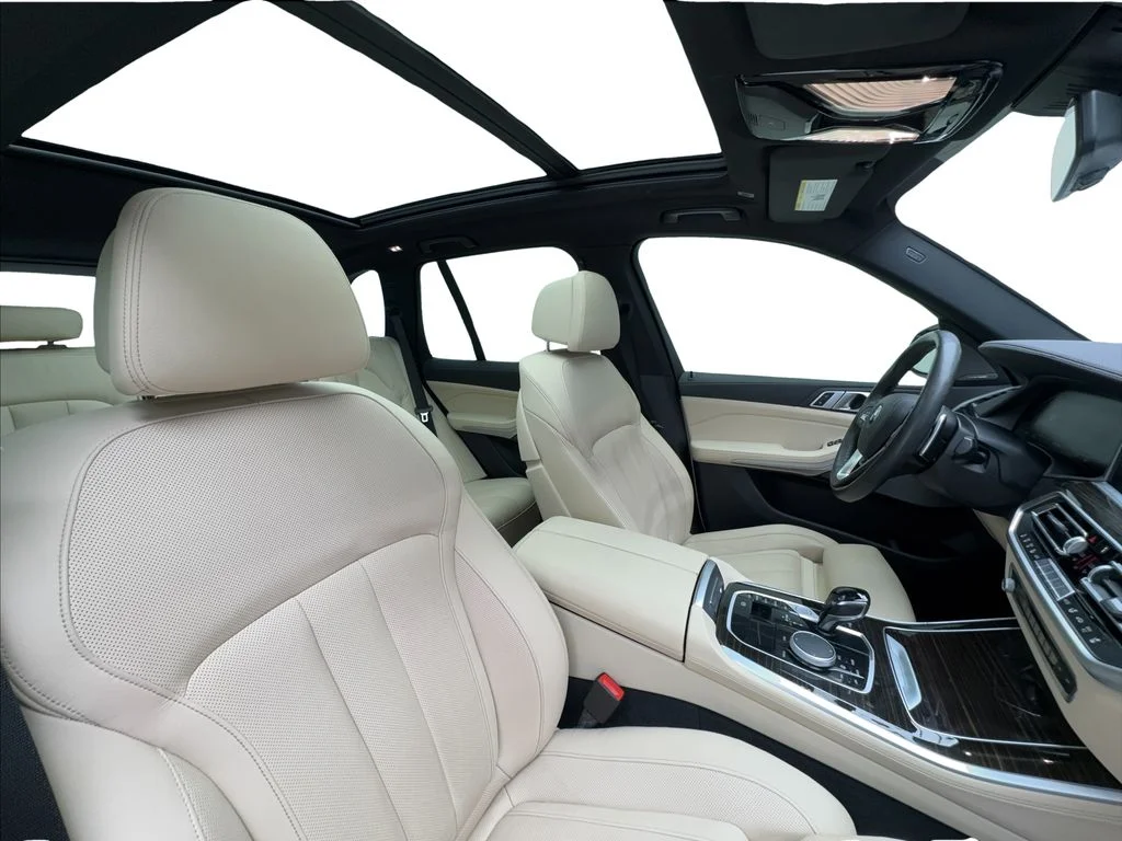 Used 2021 White BMW sDrive40i image 32