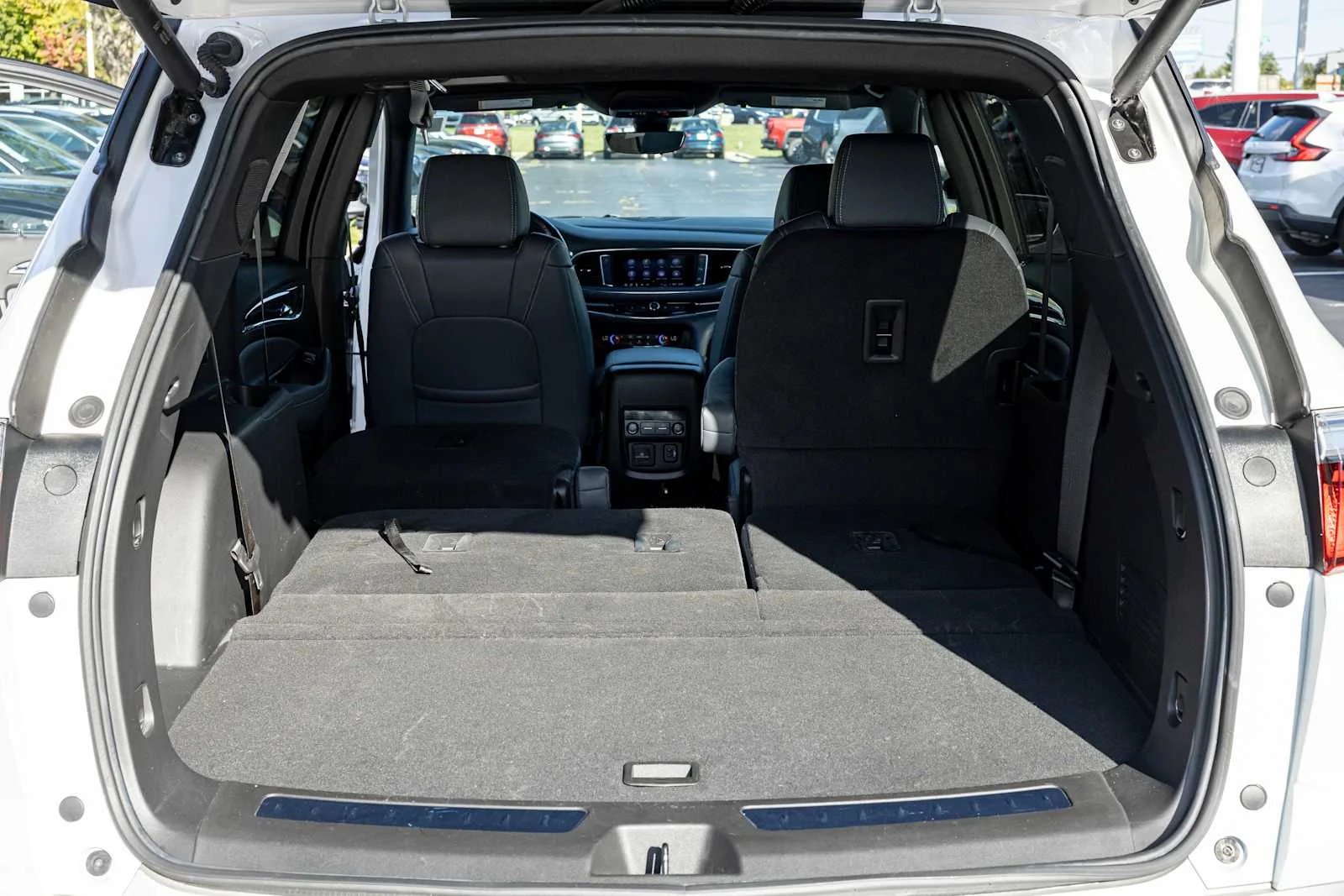 Used 2024 White Frost Tricoat Buick Essence image 36