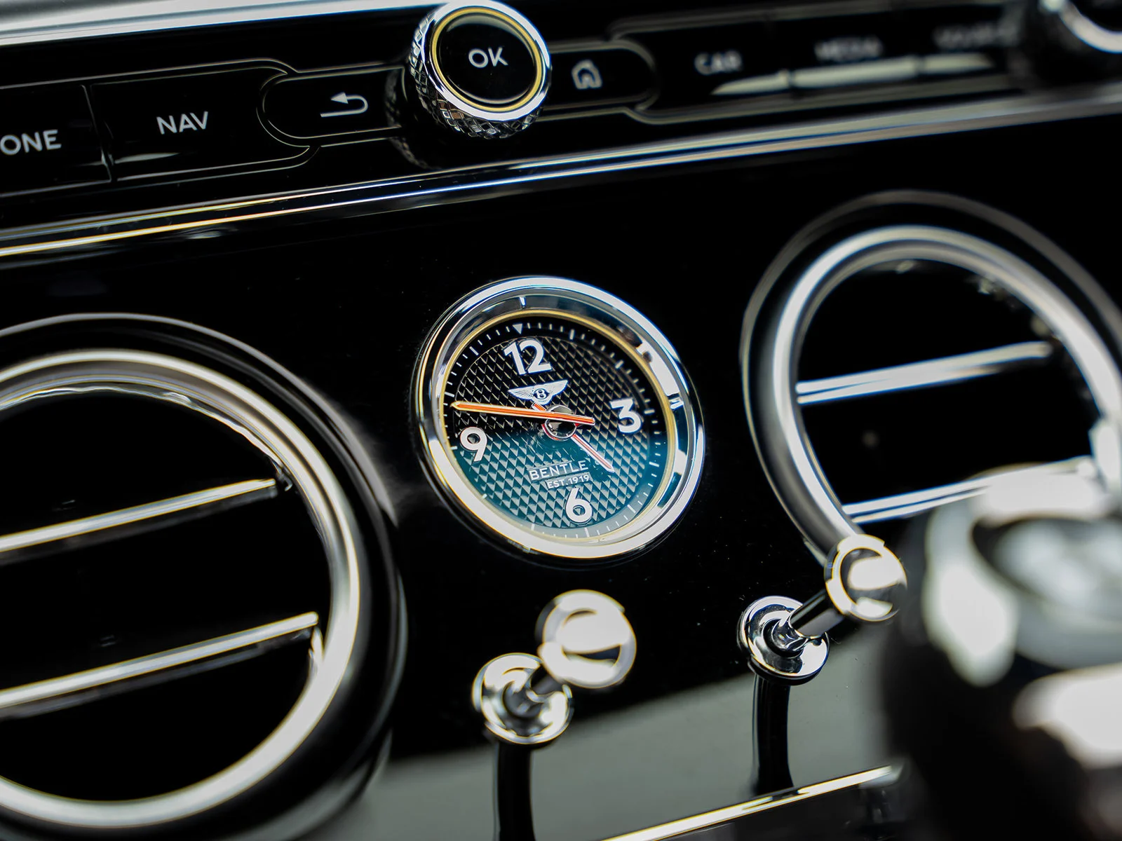 Used 2021  Bentley V8 image 47