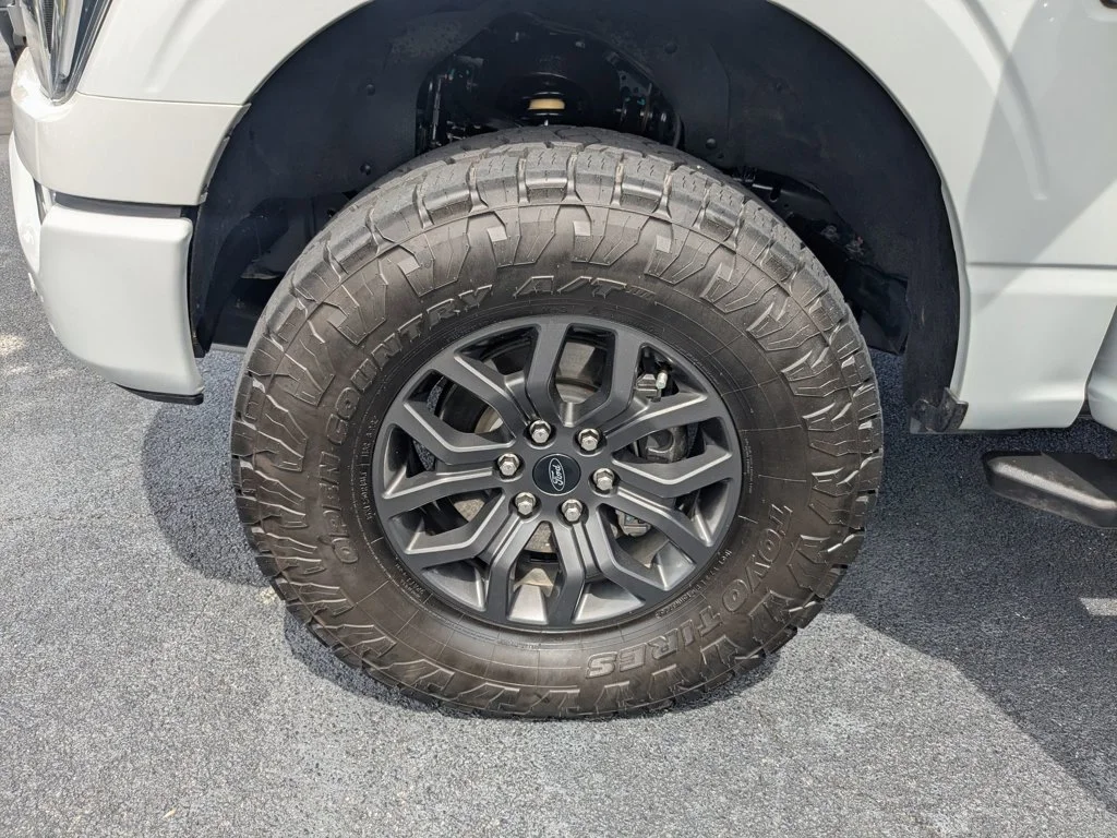Used 2023  Ford Tremor image 10