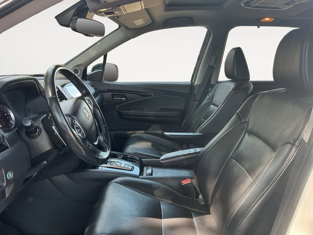 Used 2017 White Honda Elite image 16