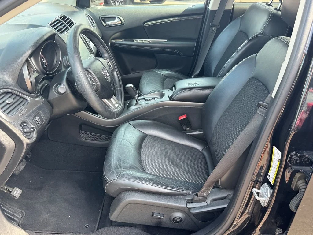 Used 2018 Black Dodge Crossroad image 5