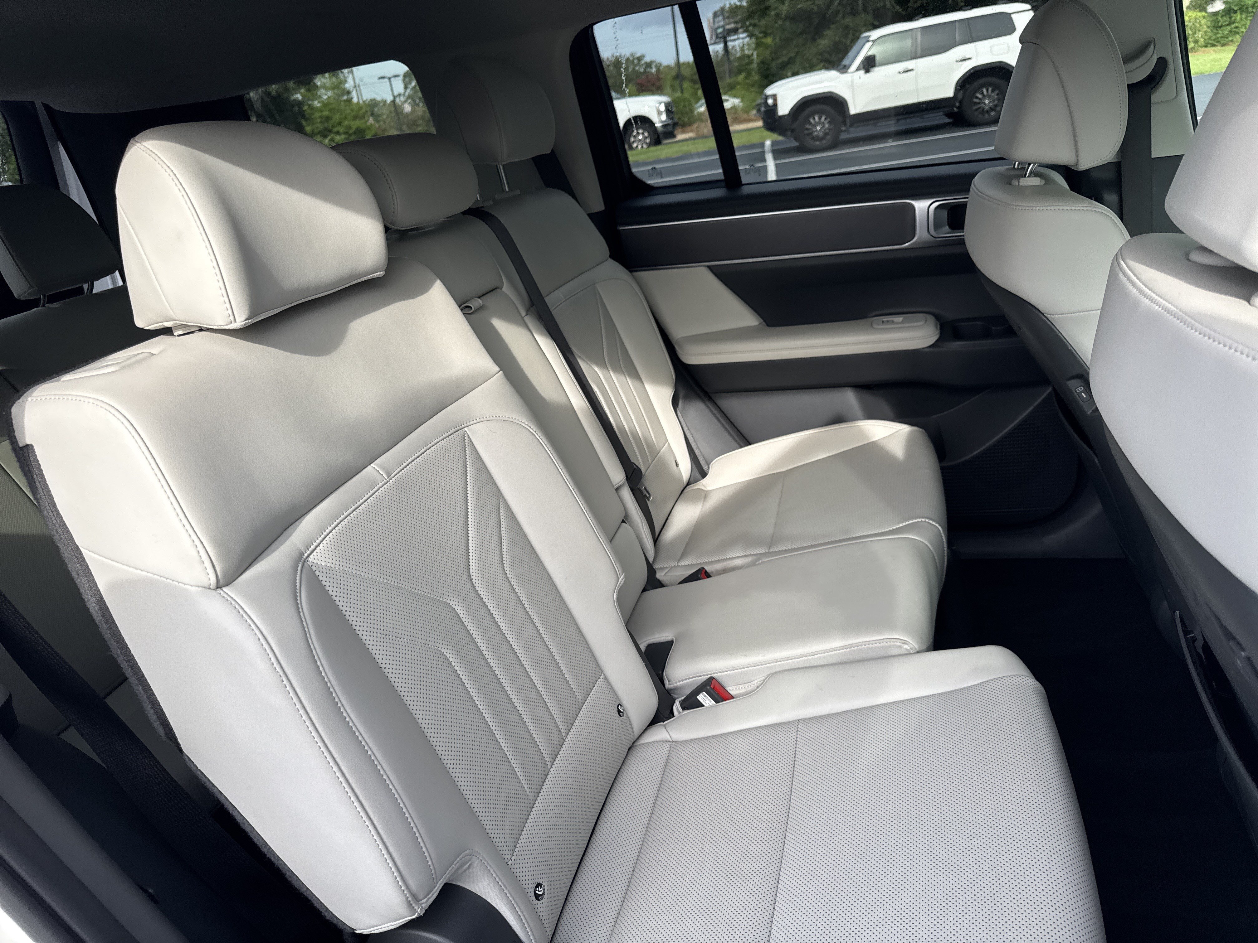 Used 2025 Serenity White Hyundai SEL image 30