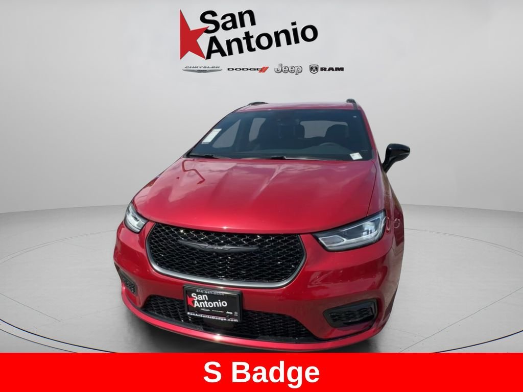 New 2026 Red Hot Pearl-Coat Exterior Paint Chrysler Select image 8