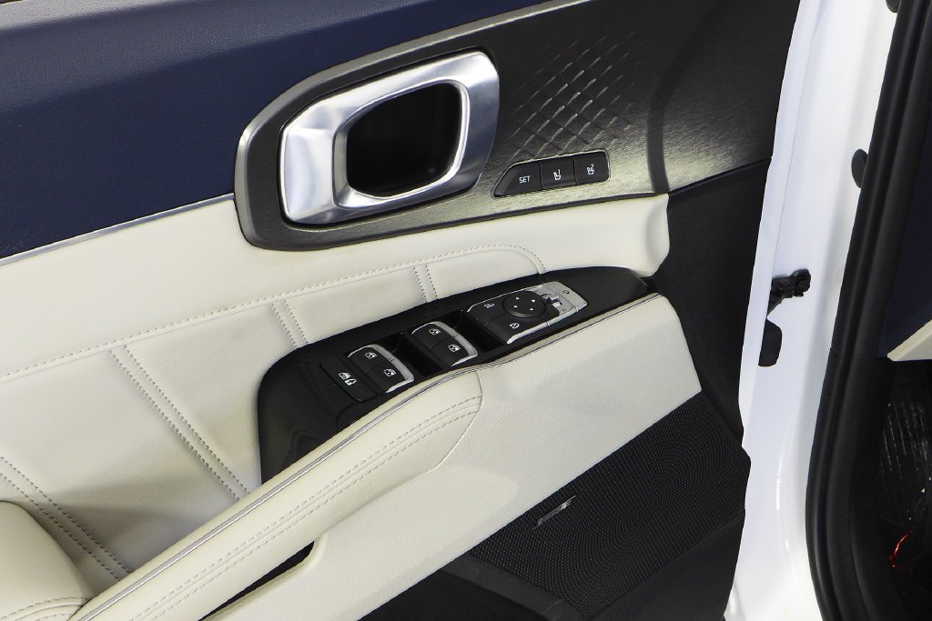 Used 2023 Snow White Pearl Kia SX Prestige image 12
