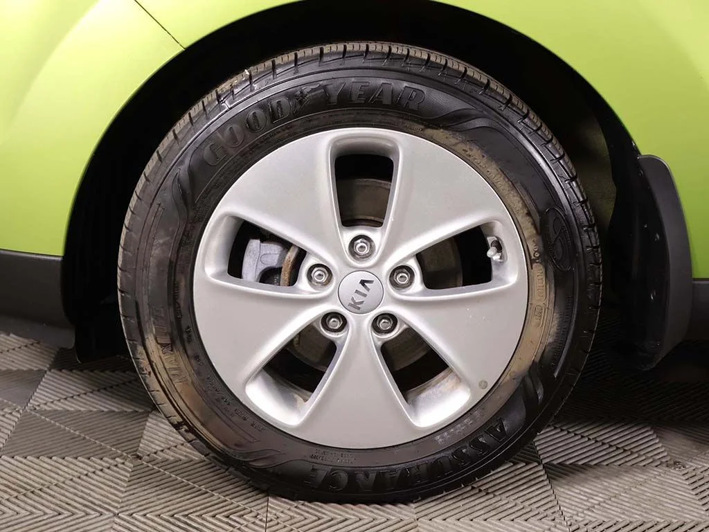 Used 2015 Green Kia Base image 18