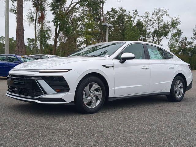 New 2026 White Hyundai SE image 2