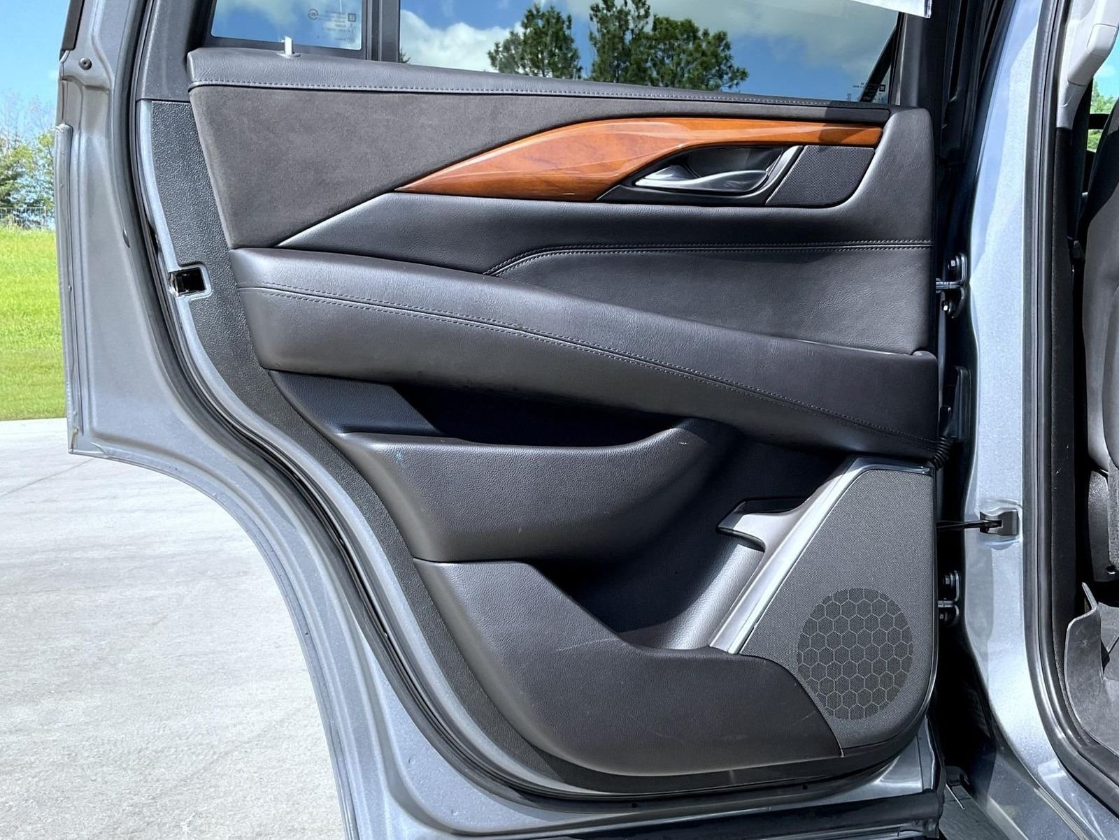 Used 2019 Gray Cadillac Premium Luxury image 23