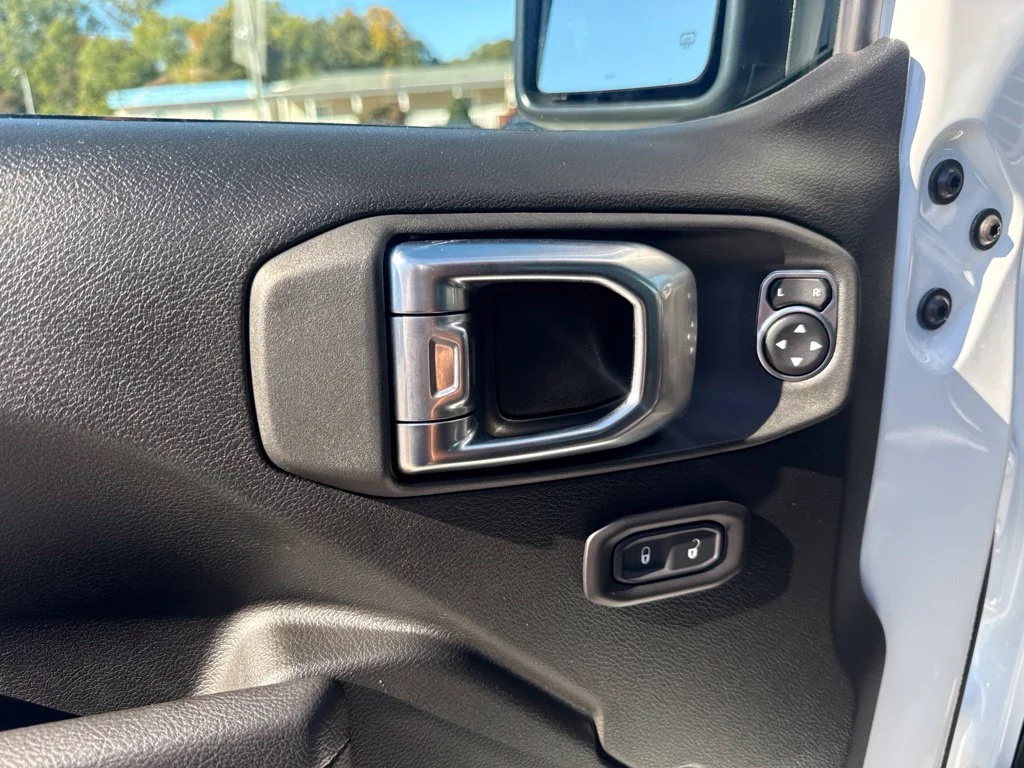 Used 2025 White Jeep Sport S image 24