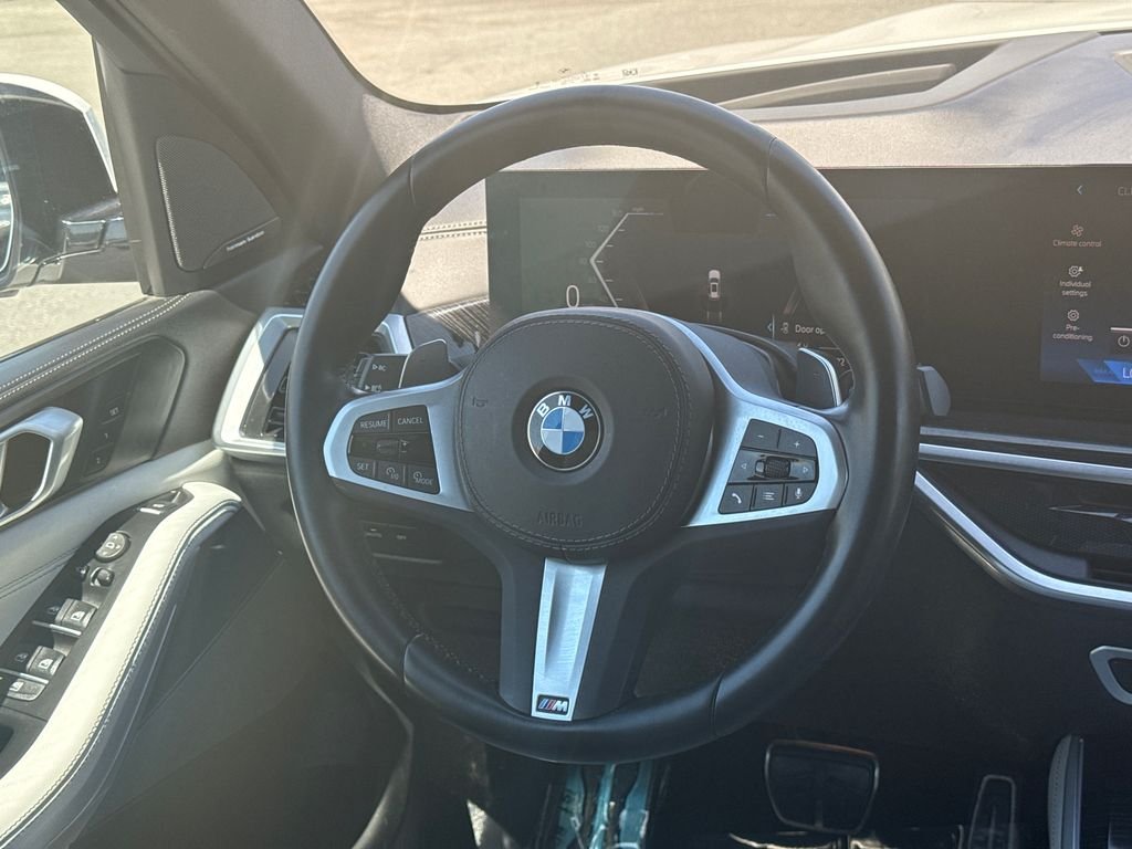 Used 2024 White BMW sDrive40i image 21