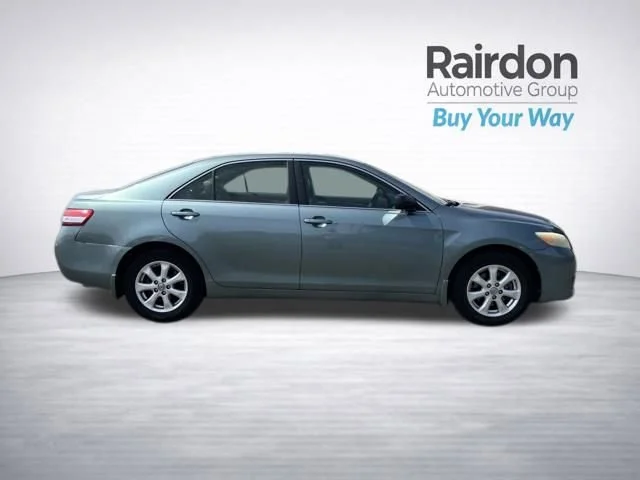 Used 2010  Toyota LE image 8