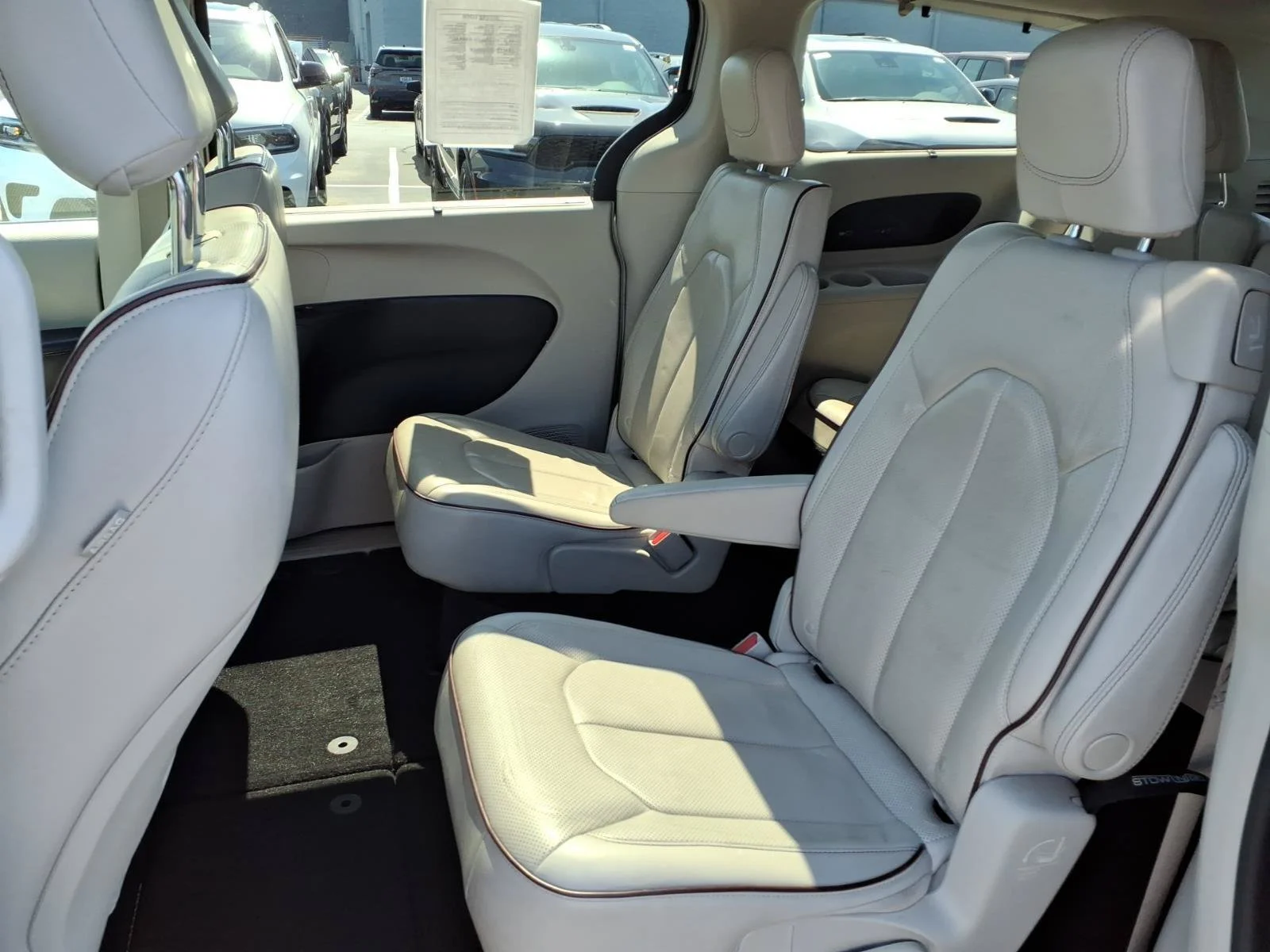 Used 2019 Billet Silver Metallic Clearcoat Chrysler Limited image 29