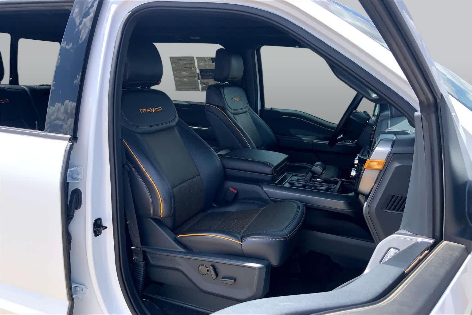 Used 2025 Oxford White Ford Tremor image 9