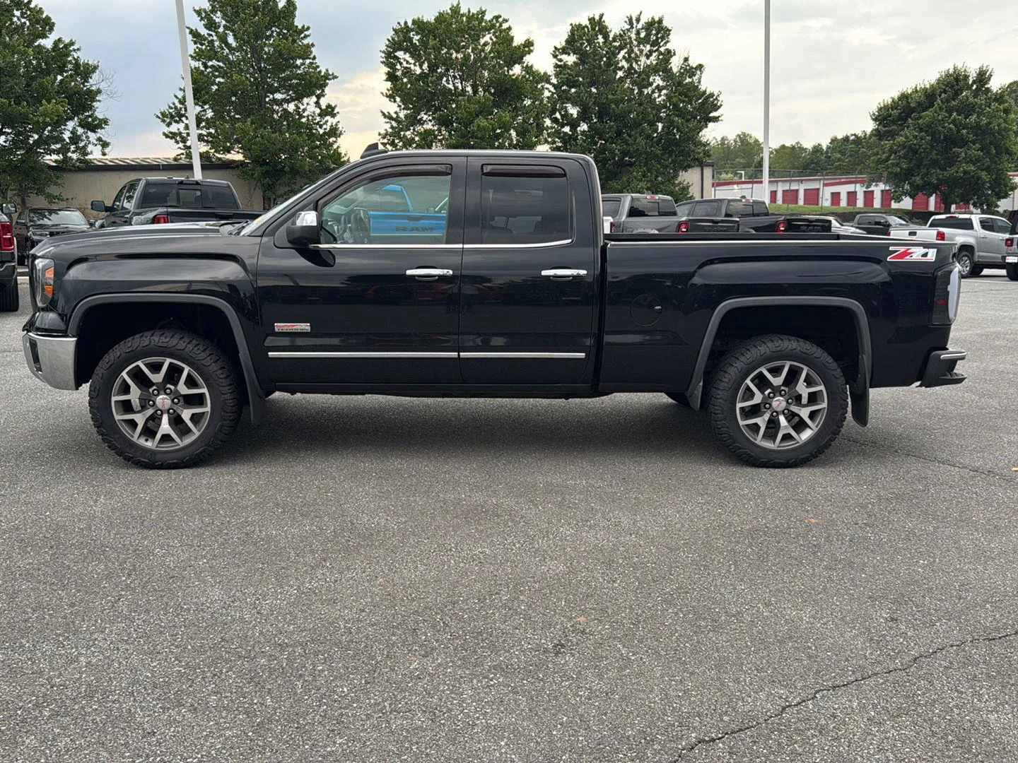 Used 2015 Onyx Black GMC SLT image 6