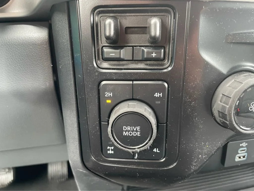 New 2026 Oxford White Ford F-250® XL image 21