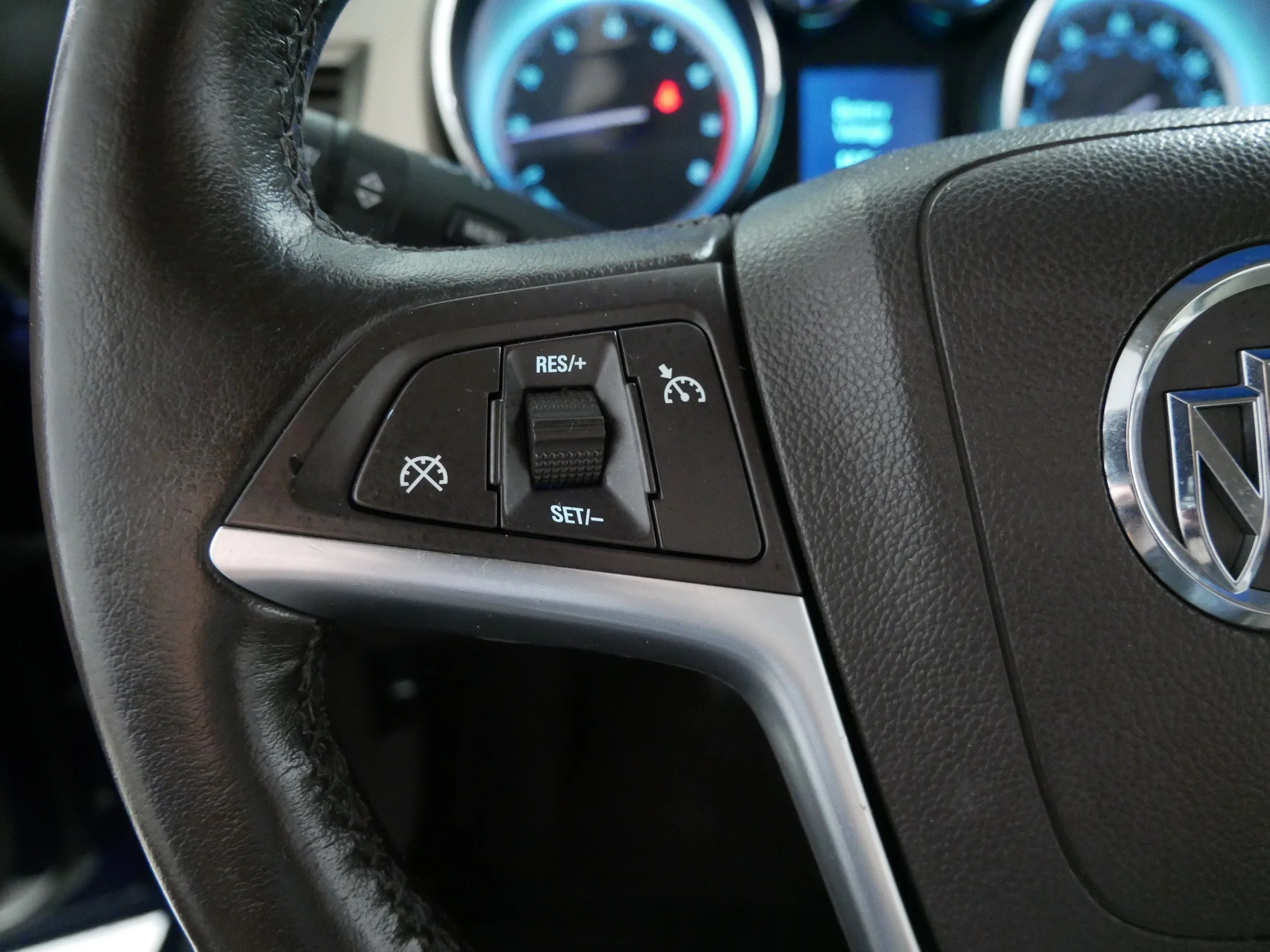 Used 2013 Luxo Blue Metallic Buick  image 27