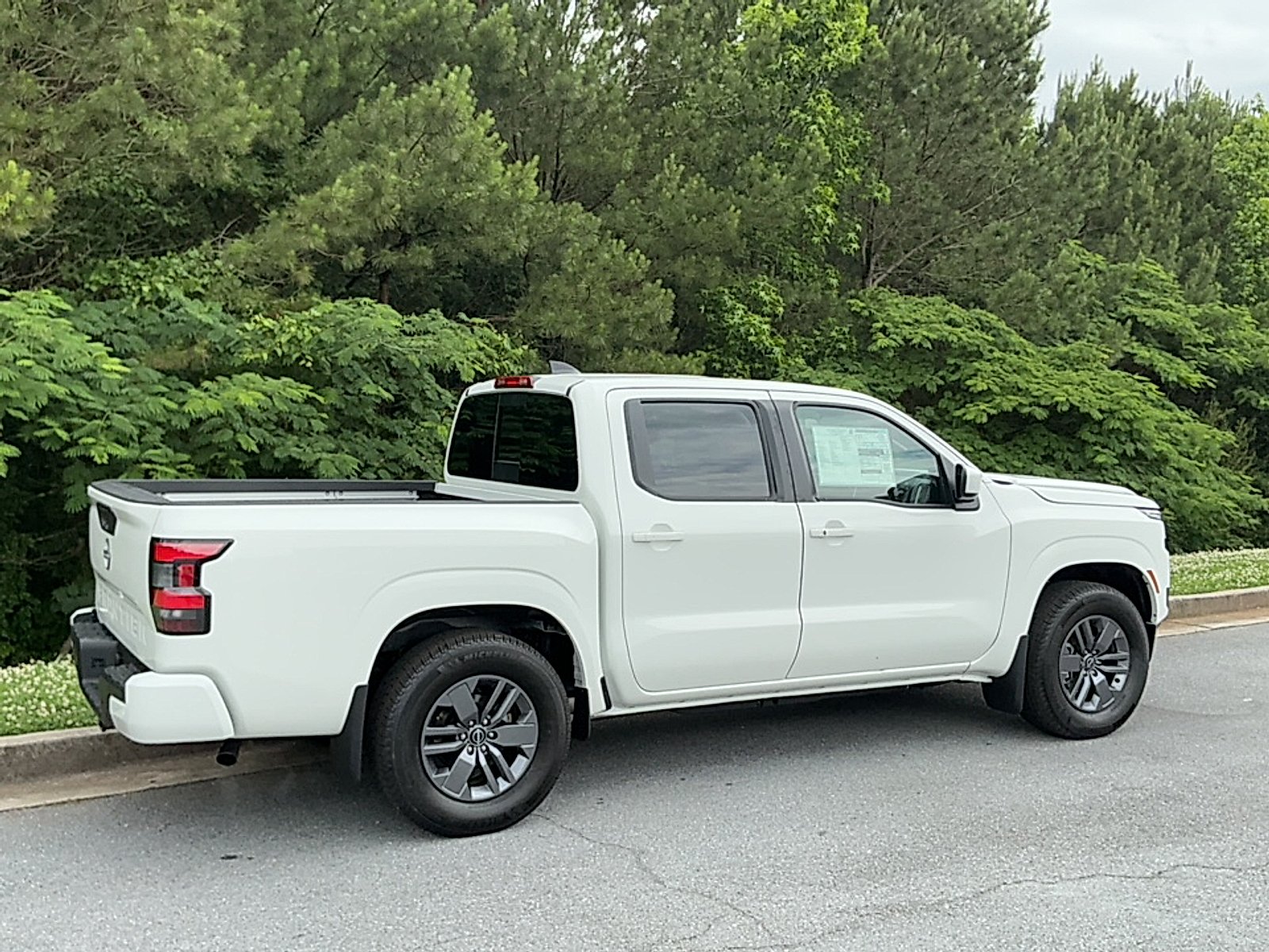 New 2026 Glacier White Nissan SV image 2