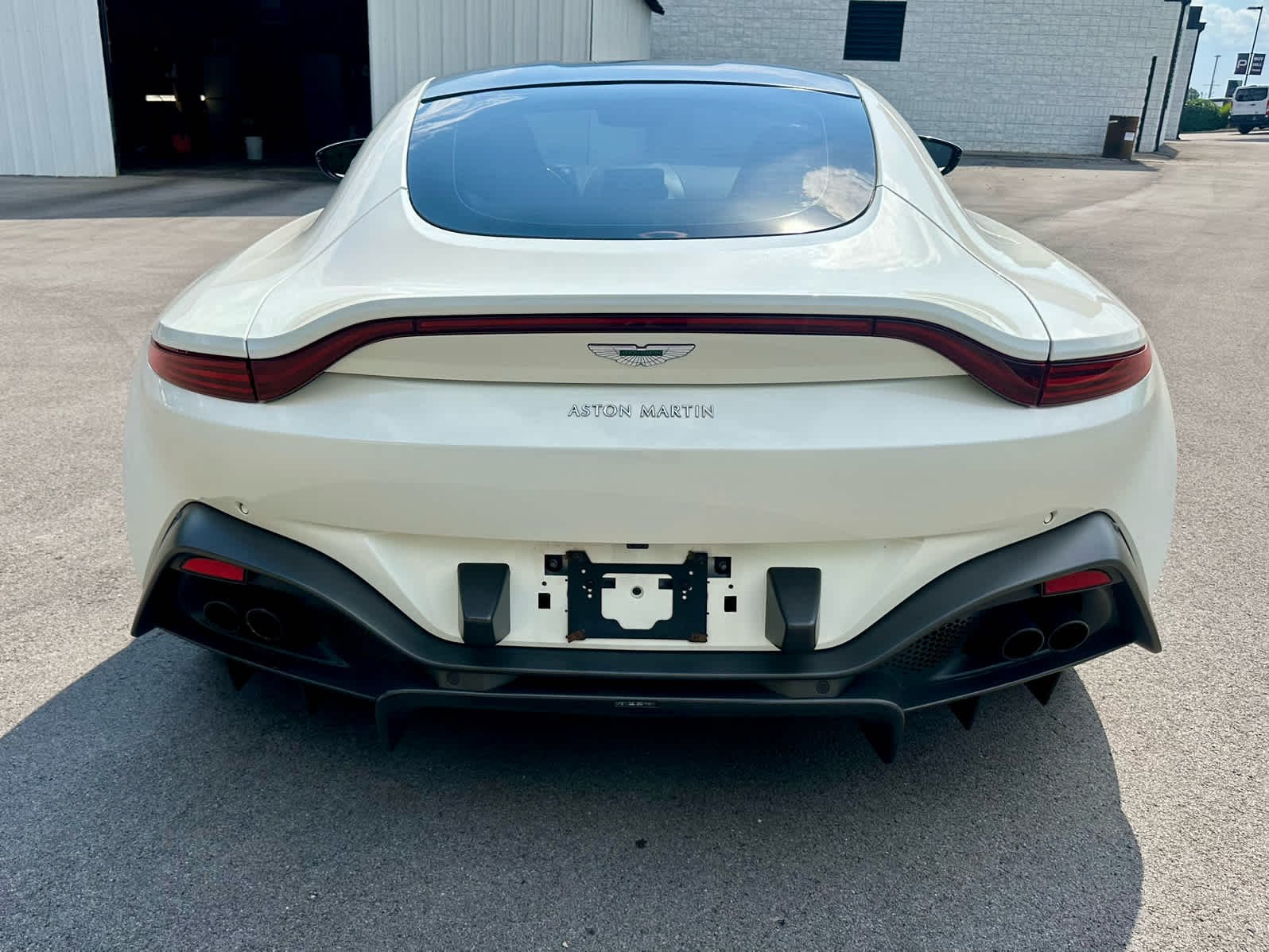 Used 2019 Stratus White Aston Martin  image 6