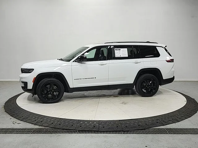 Used 2024 White Jeep Altitude X image 5