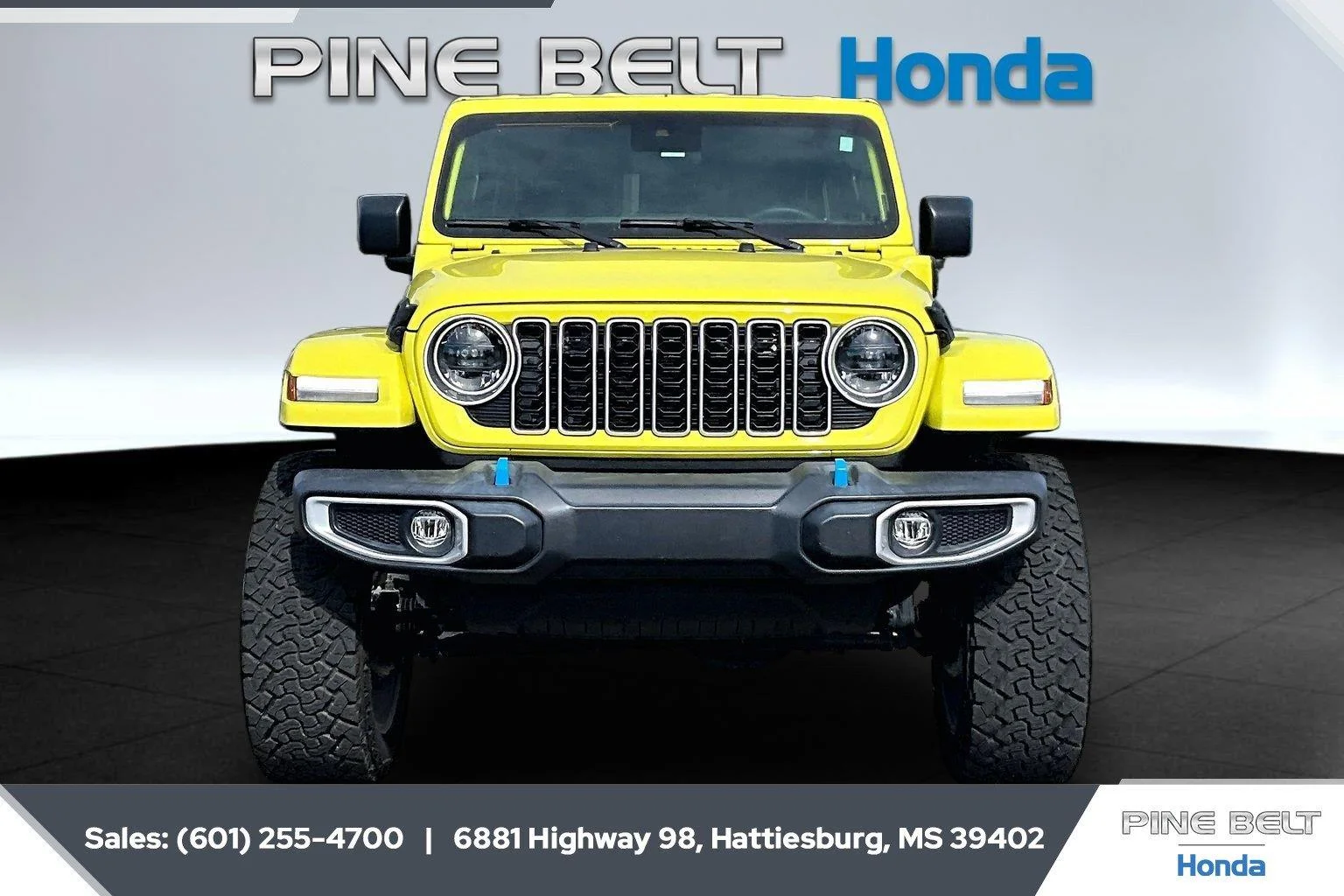 Used 2024 High Velocity Clearcoat Jeep Sahara image 3