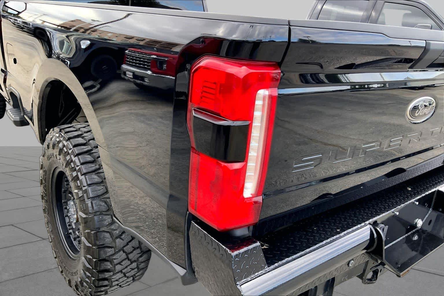 Used 2023 Agate Black Metallic Ford XLT image 21
