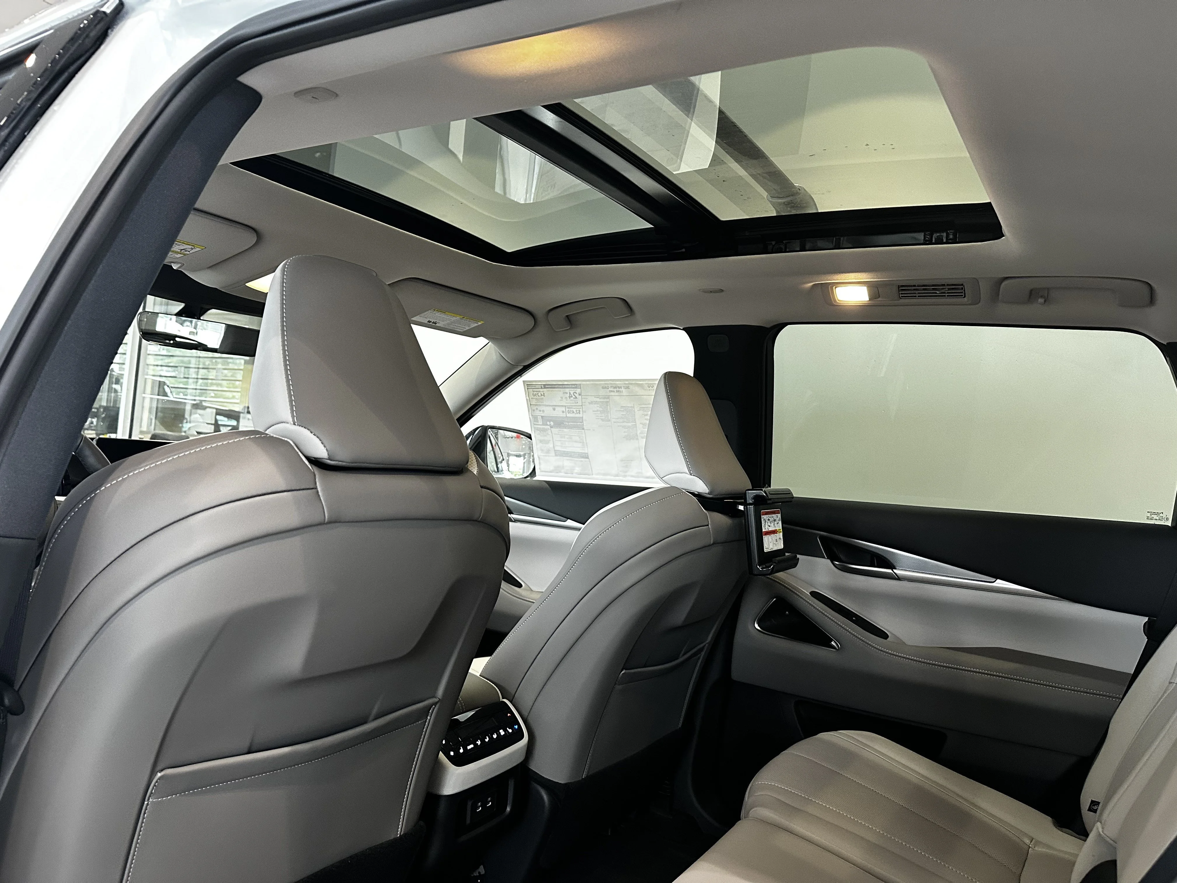 New 2027 RADIANT WHITE INFINITI Luxe AWD image 14
