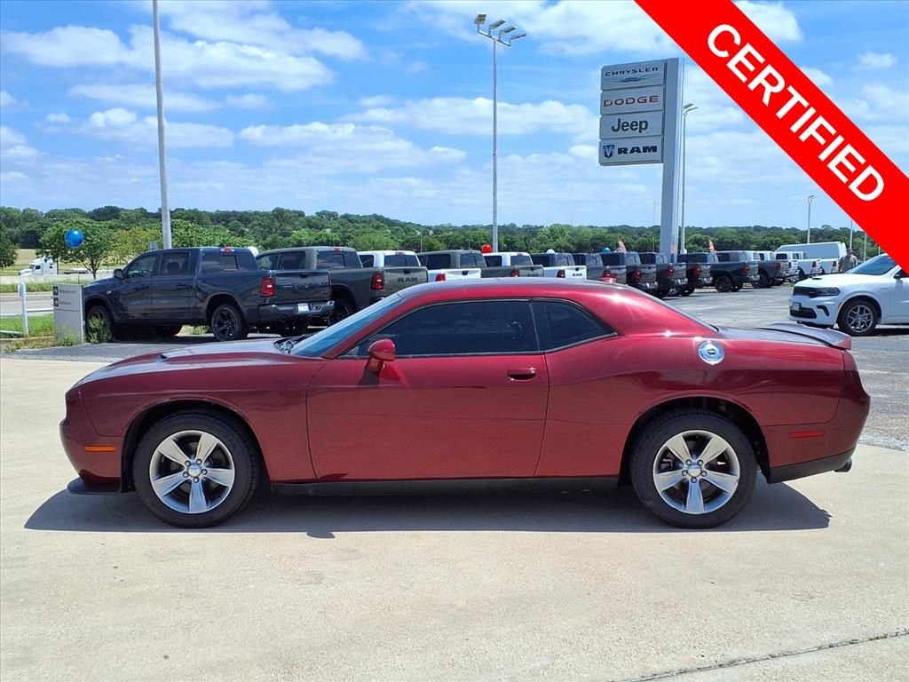 Used 2021 Red Dodge SXT image 4