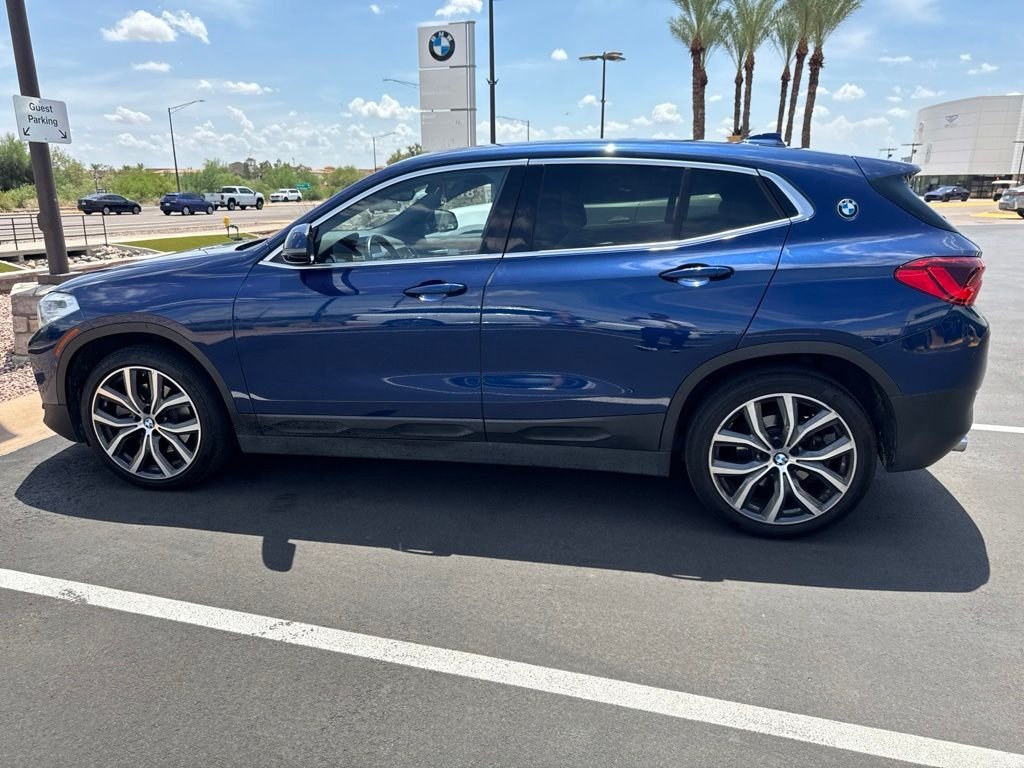 Used 2018 Blue Metallic BMW xDrive28i image 2