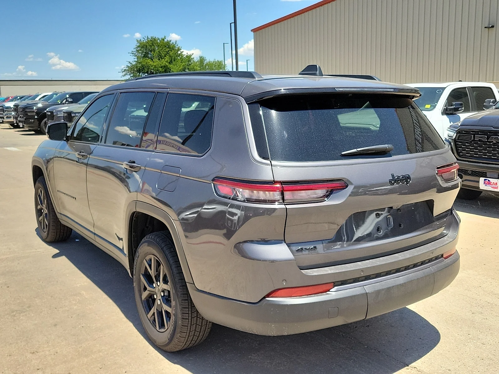 New 2026 PAS Baltic Grey Jeep L LAREDO ALTITUDE 4X4 image 3