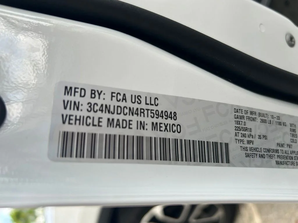 Used 2024 White/off-white Jeep Limited image 40