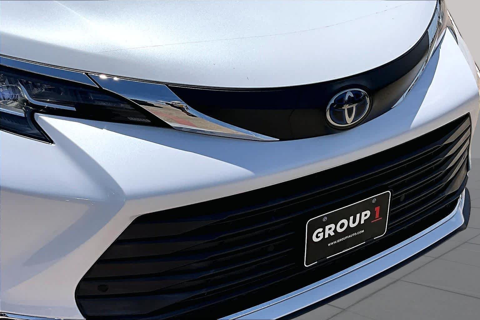 Used 2022 Wind Chill Pearl Toyota XLE image 30