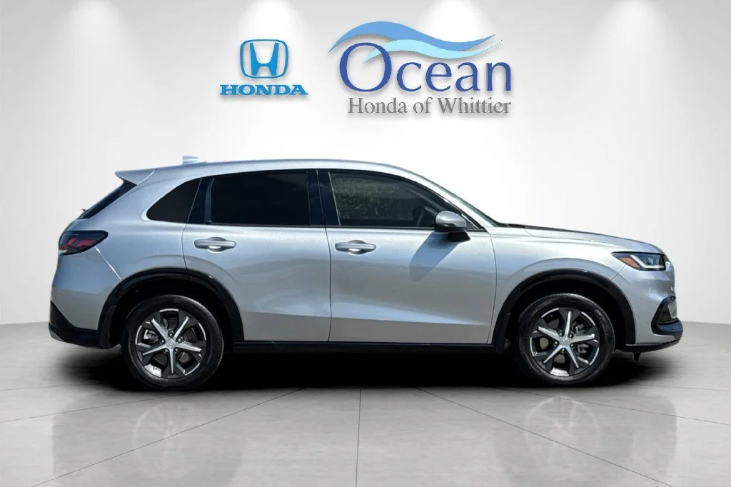 Certified Used 2025 Lunar Silver Metallic Honda EX-L image 3