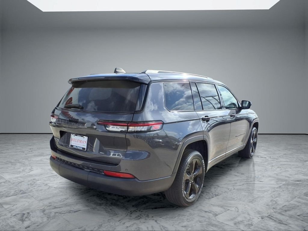 Used 2023 Gray Jeep Altitude image 7